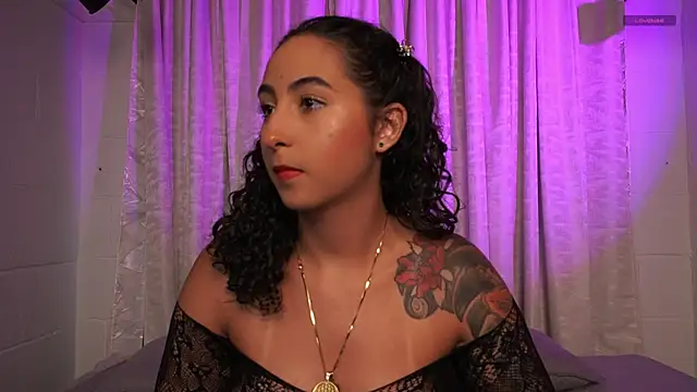 Snapshot of agatha_collins_ chatting on September 19, 2025, 7:29 pm agatha collins  online show from September 19, 2025, 7:29 pm