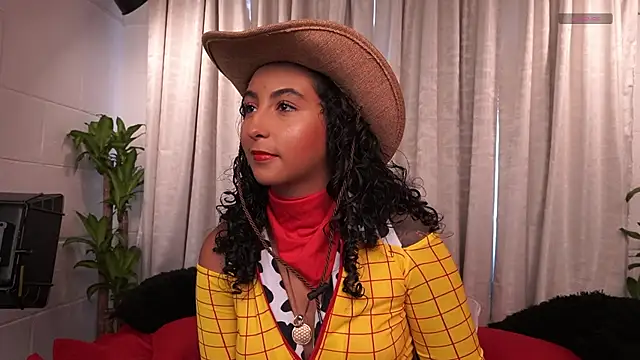 Snapshot of agatha_collins_ chatting on October 28, 2025, 7:24 pm agatha collins  online show from October 28, 2025, 7:24 pm