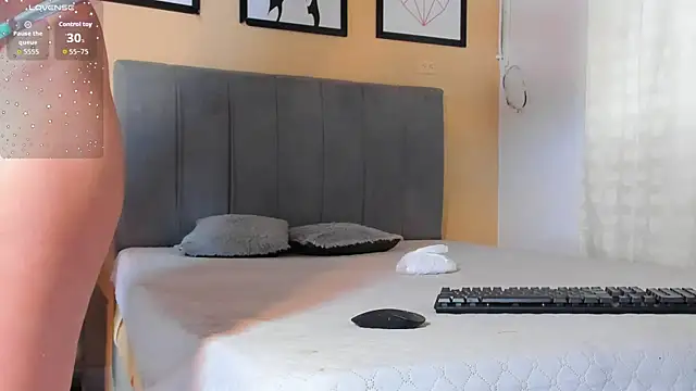 Snapshot of crystall06 chatting on October 23, 2025, 2:05 pm crystall06 online show from October 23, 2025, 2:05 pm