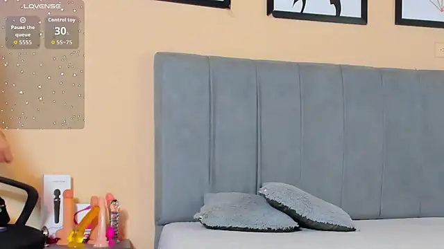 Snapshot of crystall06 chatting on October 21, 2025, 2:27 pm crystall06 online show from October 21, 2025, 2:27 pm