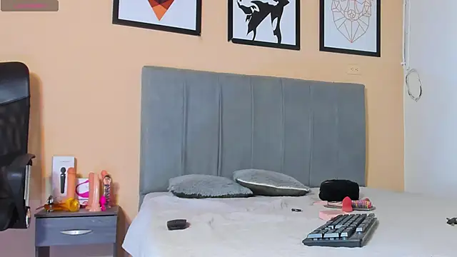 Snapshot of crystall06 chatting on October 20, 2025, 1:33 pm crystall06 online show from October 20, 2025, 1:33 pm