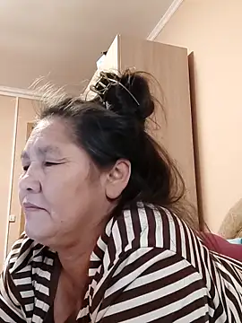 Snapshot of Zulfiya_Bruce chatting on October 20, 2025, 1:40 am Zulfiya Bruce online show from October 20, 2025, 1:40 am