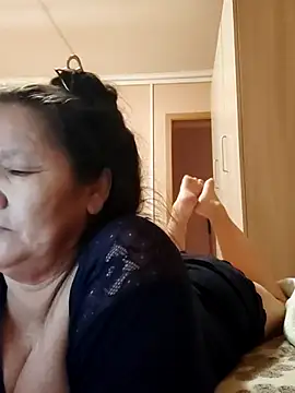 Zulfiya Bruce online show from February 13, 2026, 3:56 pm