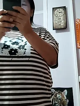 Snapshot of Zulfiya_Bruce chatting on October 20, 2025, 4:29 pm Zulfiya Bruce online show from October 20, 2025, 4:29 pm