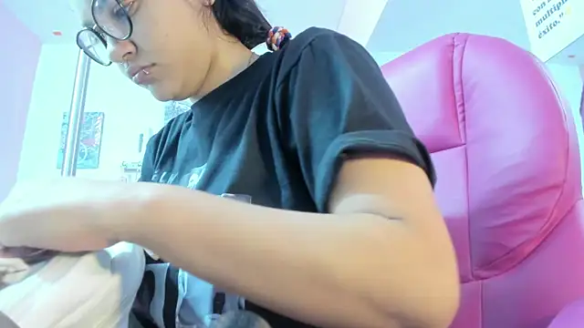 Snapshot of CAMILA--REY chatting on September 29, 2025, 11:38 am CAMILA--REY online show from September 29, 2025, 11:38 am