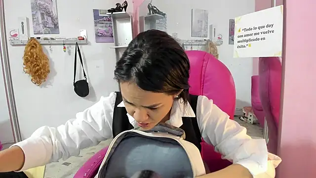 Snapshot of CAMILA--REY chatting on February 25, 2026, 11:32 am CAMILA--REY online show from February 25, 2026, 11:32 am