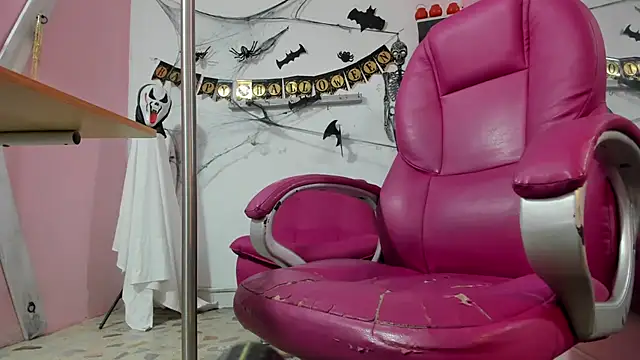 Snapshot of CAMILA--REY chatting on October 19, 2025, 11:07 pm CAMILA--REY online show from October 19, 2025, 11:07 pm