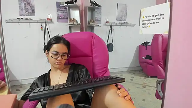 Snapshot of CAMILA--REY chatting on March 2, 2026, 12:01 pm CAMILA--REY online show from March 2, 2026, 12:01 pm