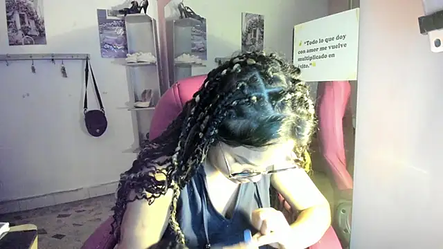 Snapshot of CAMILA--REY chatting on February 15, 2026, 11:42 am CAMILA--REY online show from February 15, 2026, 11:42 am