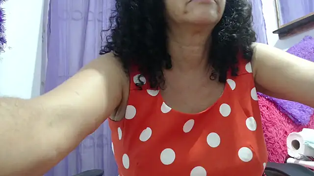 Snapshot of heyline_milf chatting on November 4, 2025, 10:02 pm heyline milf online show from November 4, 2025, 10:02 pm