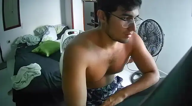 Snapshot of lechero226 chatting on February 8, 2025, 7:05 pm lechero226 online show from February 8, 2025, 7:05 pm