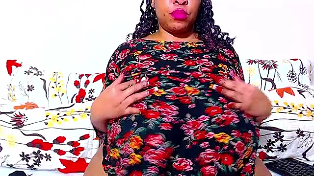 Snapshot of Ebonylovelyx chatting on October 5, 2025, 10:11 pm Ebonylovelyx online show from October 5, 2025, 10:11 pm