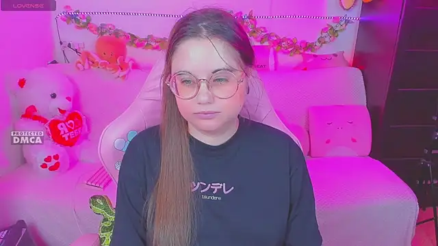 Lolisuccub online show from September 19, 2025, 6:01 pm