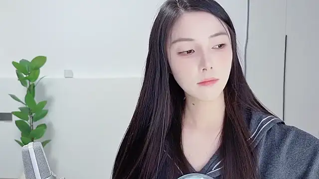 Snapshot of HaagenDazs_ chatting on October 18, 2025, 12:07 pm HaagenDazs  online show from October 18, 2025, 12:07 pm