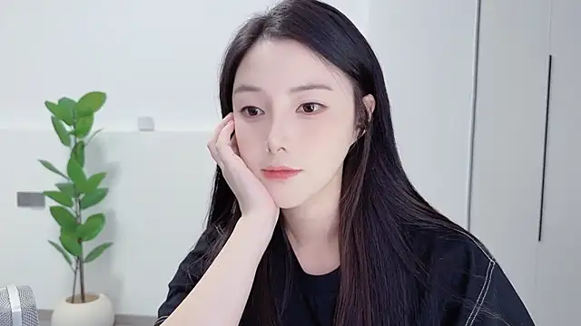 Snapshot of HaagenDazs_ chatting on October 2, 2025, 1:03 pm HaagenDazs  online show from October 2, 2025, 1:03 pm