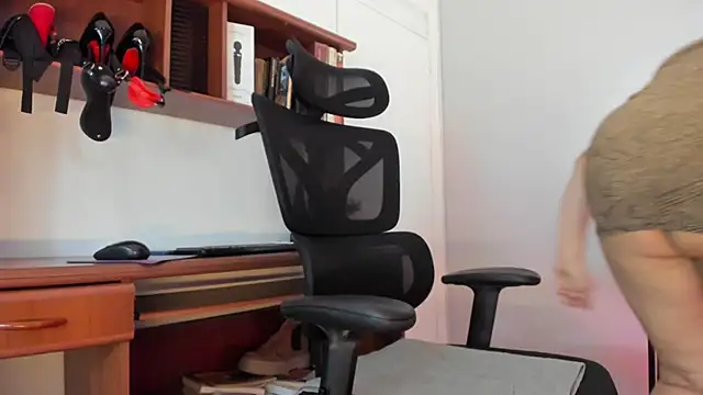 Susaan Miilf online show from October 1, 2025, 9:18 pm