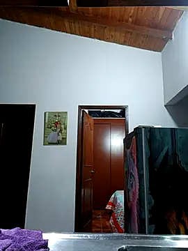 LunaZambrano online show from November 28, 2025, 3:28 am