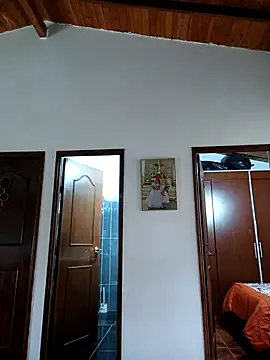 Snapshot of LunaZambrano chatting on October 6, 2025, 3:46 pm LunaZambrano online show from October 6, 2025, 3:46 pm