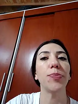 Snapshot of LunaZambrano chatting on October 10, 2025, 3:29 am LunaZambrano online show from October 10, 2025, 3:29 am