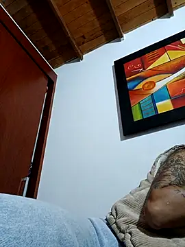 Snapshot of LunaZambrano chatting on October 22, 2025, 4:34 am LunaZambrano online show from October 22, 2025, 4:34 am