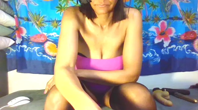 laetitiafun online show from March 8, 2025, 6:47 pm