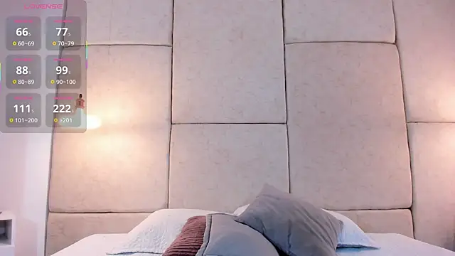 aisha vs online show from November 11, 2025, 12:00 pm