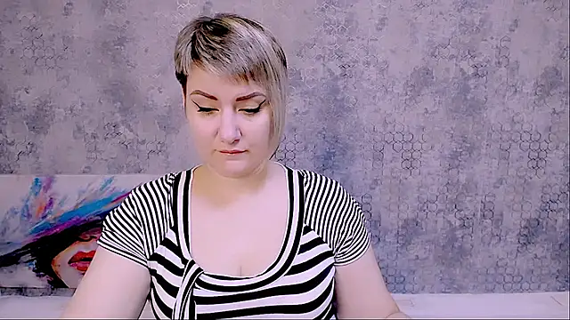 Snapshot of Djullia chatting on October 13, 2025, 5:53 am Djullia online show from October 13, 2025, 5:53 am