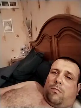 manubm03 online show from December 16, 2025, 8:13 pm