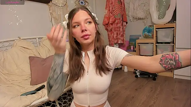 Kiralotus online show from April 19, 2026, 5:19 am