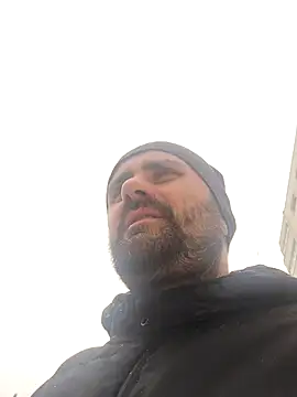 Snapshot of Govora chatting on February 17, 2025, 1:44 pm Govora online show from February 17, 2025, 1:44 pm