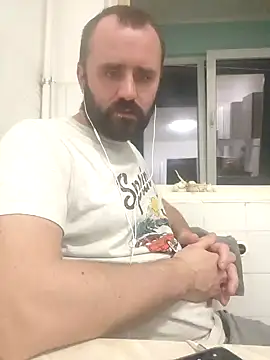 Snapshot of Govora chatting on November 3, 2025, 10:13 pm Govora online show from November 3, 2025, 10:13 pm