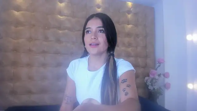 violet giraldo online show from April 29, 2026, 7:09 pm
