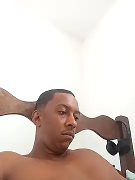 Snapshot of Pretinhoo25 chatting on February 17, 2026, 4:26 pm Pretinhoo25 online show from February 17, 2026, 4:26 pm