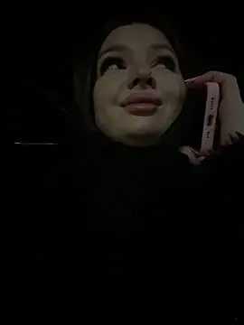 KrisMagnoly online show from November 21, 2025, 3:00 pm