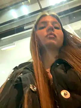 Snapshot of KrisMagnoly chatting on October 31, 2025, 3:08 pm KrisMagnoly online show from October 31, 2025, 3:08 pm