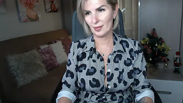 sensualEmilia online show from December 17, 2024, 7:48 pm