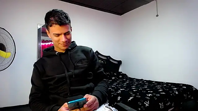 Snapshot of Deiby_casas chatting on January 27, 2025, 5:03 am Deiby casas online show from January 27, 2025, 5:03 am