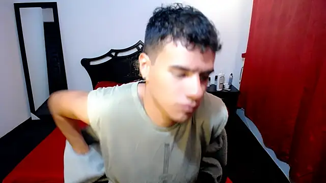 Snapshot of Deiby_casas chatting on March 12, 2025, 5:02 am Deiby casas online show from March 12, 2025, 5:02 am