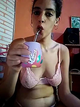 Snapshot of Kleopatracolo chatting on March 6, 2025, 2:18 pm Kleopatracolo online show from March 6, 2025, 2:18 pm