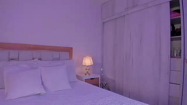 mia hank online show from February 25, 2026, 11:43 am