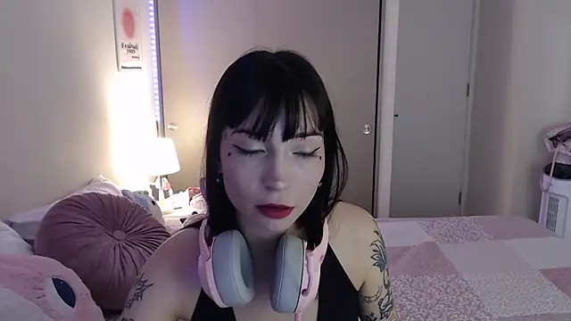 Snapshot of latinpetit chatting on March 15, 2025, 1:52 am latinpetit online show from March 15, 2025, 1:52 am