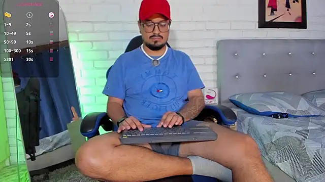 DaviidEvans  online show from September 21, 2025, 10:20 am