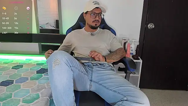 DaviidEvans  online show from October 4, 2025, 11:01 am