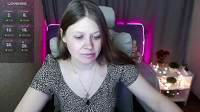 Snapshot of alekasamui chatting on March 18, 2025, 3:23 am alekasamui online show from March 18, 2025, 3:23 am
