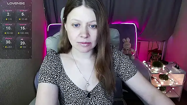 Snapshot of alekasamui chatting on February 4, 2025, 3:33 am alekasamui online show from February 4, 2025, 3:33 am
