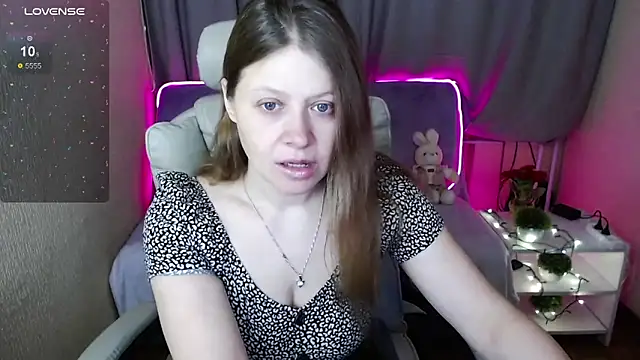 Snapshot of alekasamui chatting on February 12, 2025, 12:27 am alekasamui online show from February 12, 2025, 12:27 am