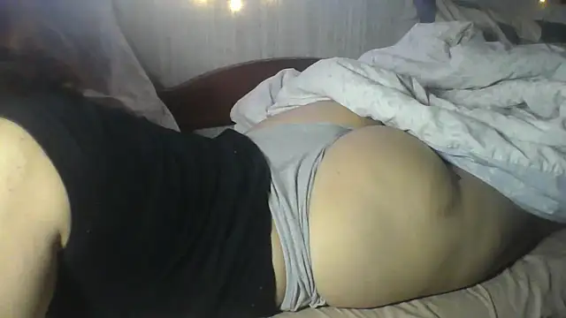 Snapshot of Alma_Evelynne chatting on July 8, 2026, 10:21 pm Alma Evelynne online show from July 8, 2026, 10:21 pm