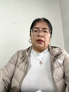   valentina18 online show from December 2, 2025, 1:13 pm