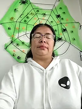   valentina18 online show from October 6, 2025, 1:12 pm