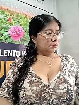Snapshot of __valentina18 chatting on April 29, 2026, 1:15 pm valentina18 online show from April 29, 2026, 1:15 pm